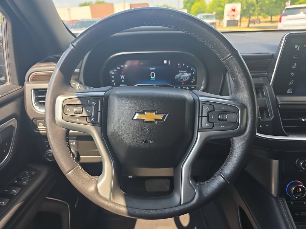 Used 2022 Chevrolet Tahoe LT w/ Luxury Package AWD/4WD image 15