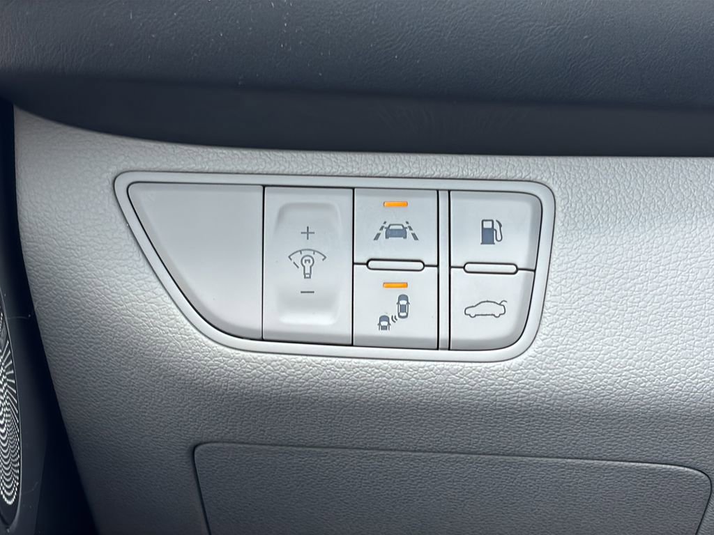 Used 2020 Genesis G70 2.0T w/ Prestige Package image 29