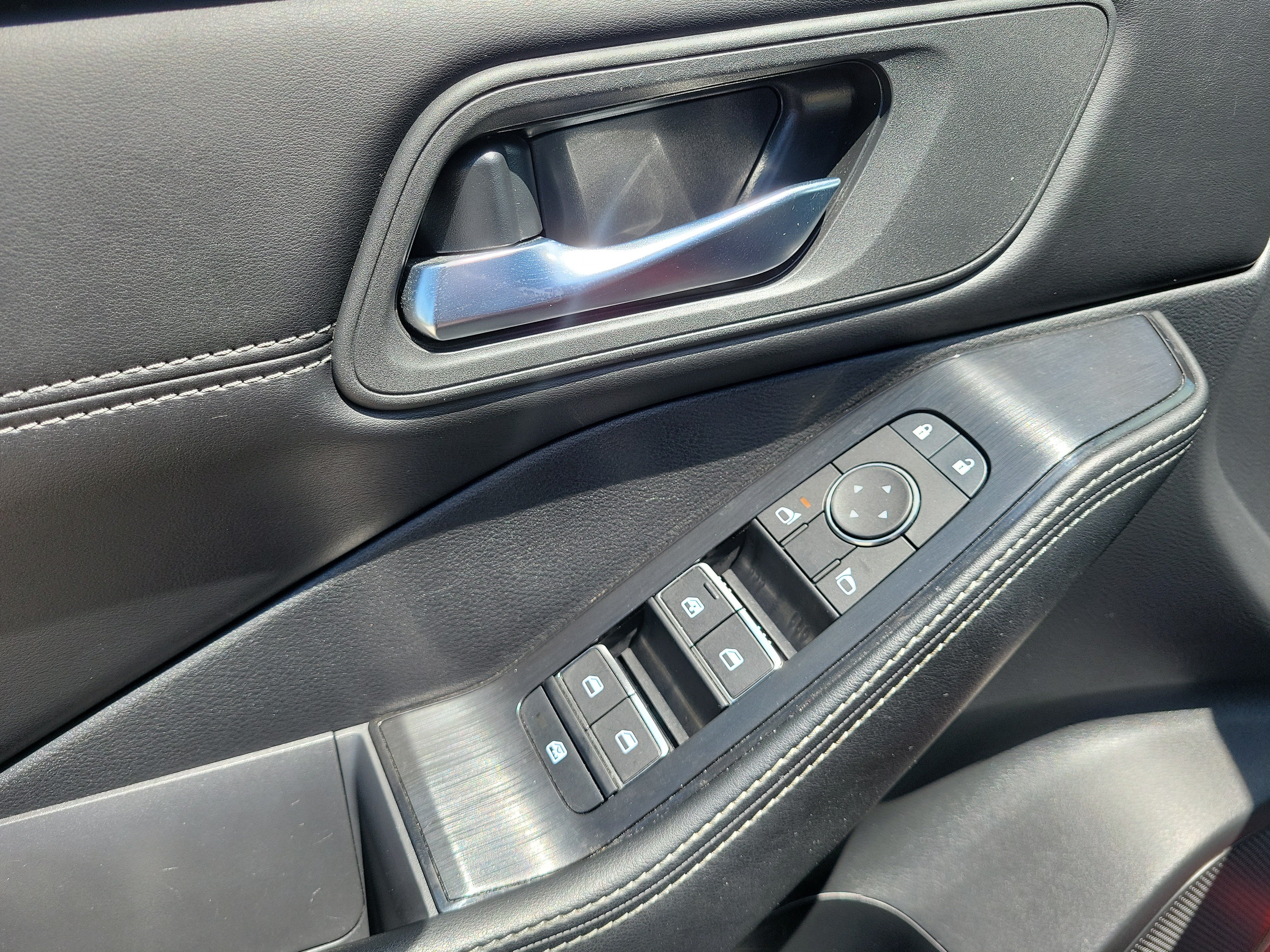 Certified 2025 Nissan Rogue SL FWD image 17