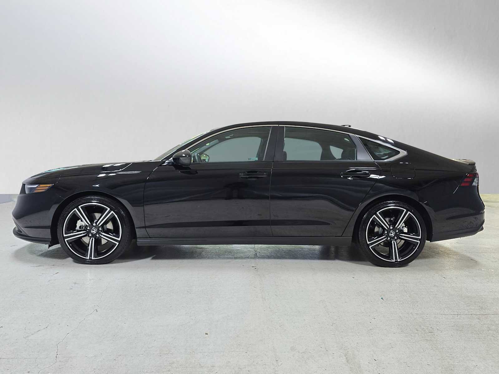 Used 2025 Honda Accord Sport image 6