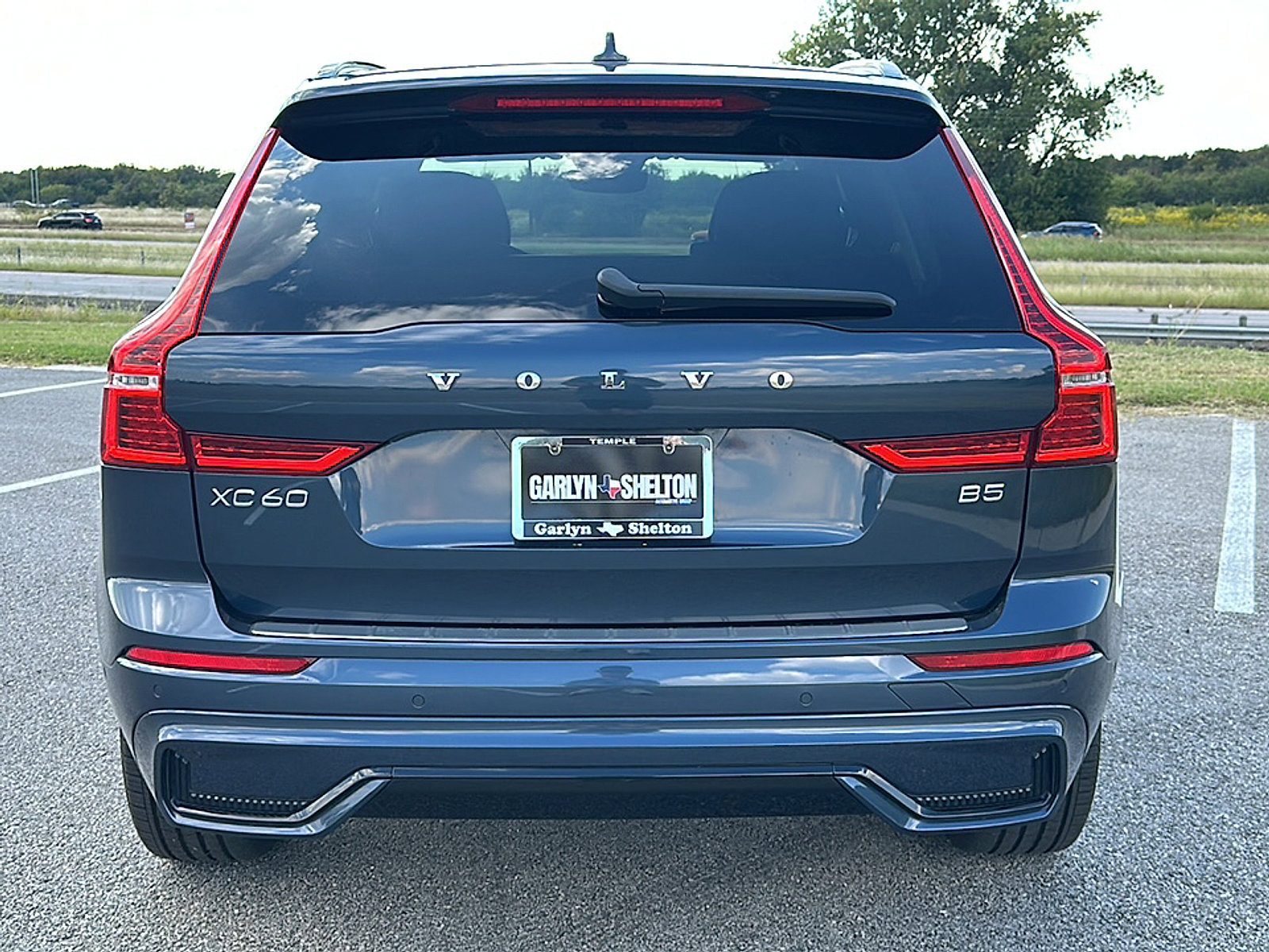 Used 2023 Volvo XC60 B5 Plus w/ Climate Package image 7