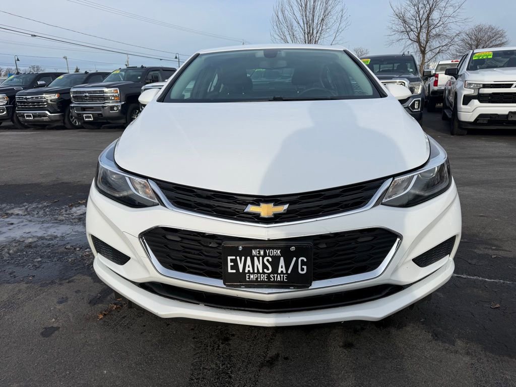 Used 2017 Chevrolet Cruze LT image 2
