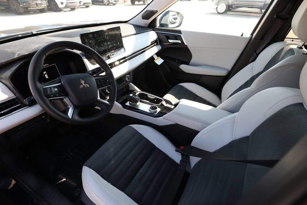 Used 2025 Mitsubishi Outlander SE FWD image 9
