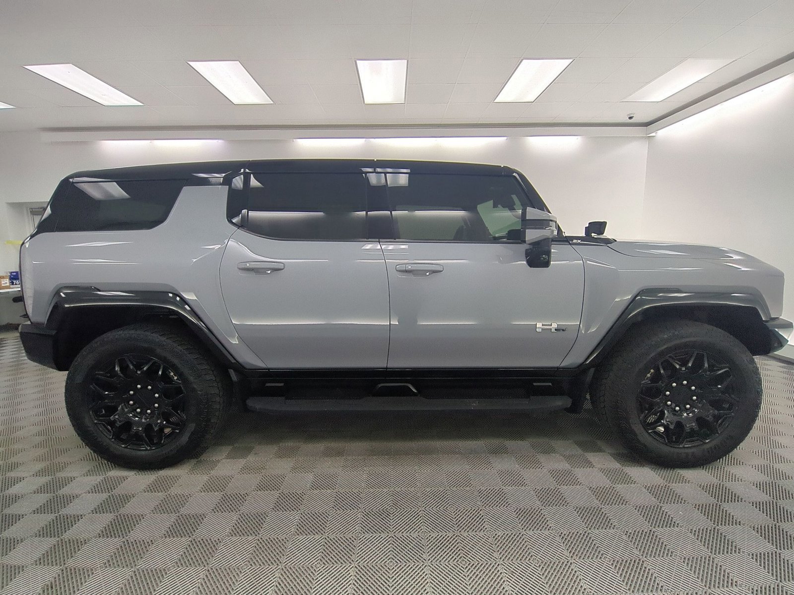 Used 2024 GMC Hummer EV 2X w/ LPO, Illumination Package image 8