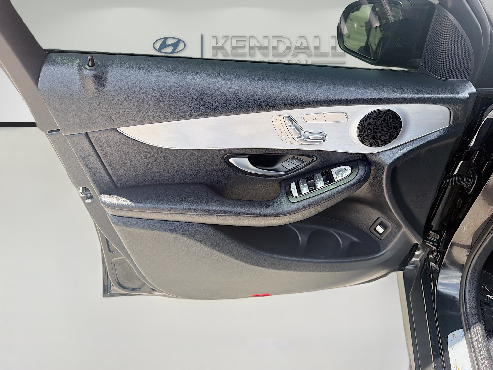 Used 2019 Mercedes-Benz GLC 300 4MATIC image 17