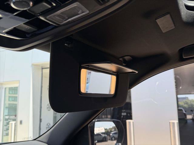 Used 2025 Cadillac Escalade ESV Sport AWD/4WD image 36