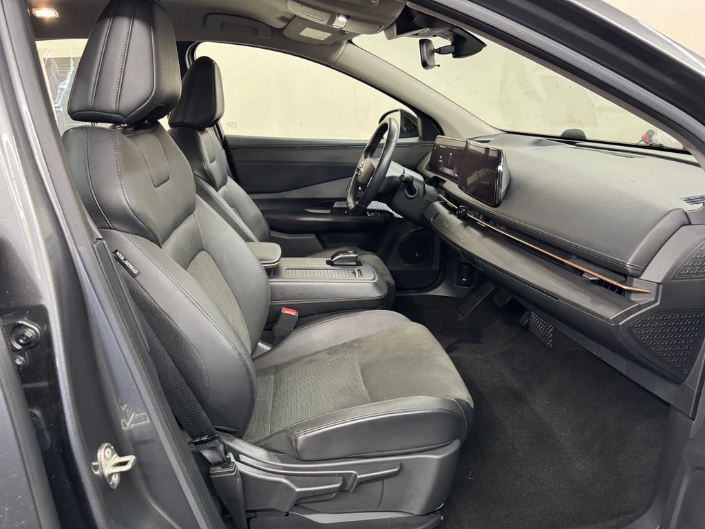 Used 2023 Nissan Ariya FWD image 28