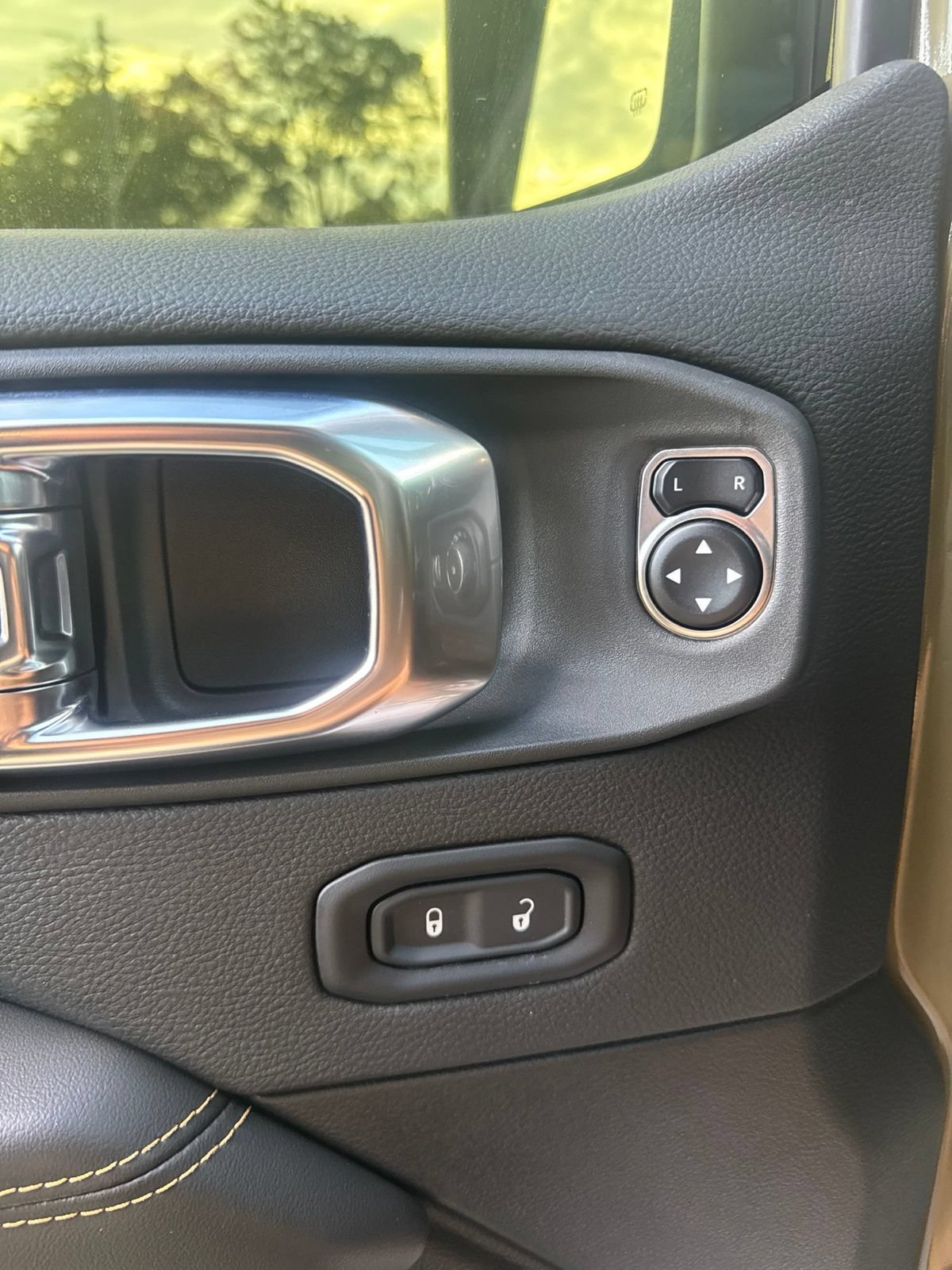Used 2025 Jeep Wrangler Unlimited Rubicon 392 AWD/4WD image 28