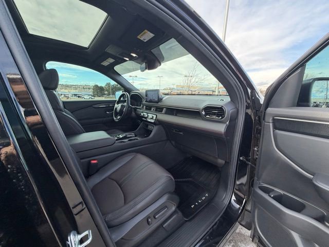 Used 2025 Honda Pilot Black Edition image 31