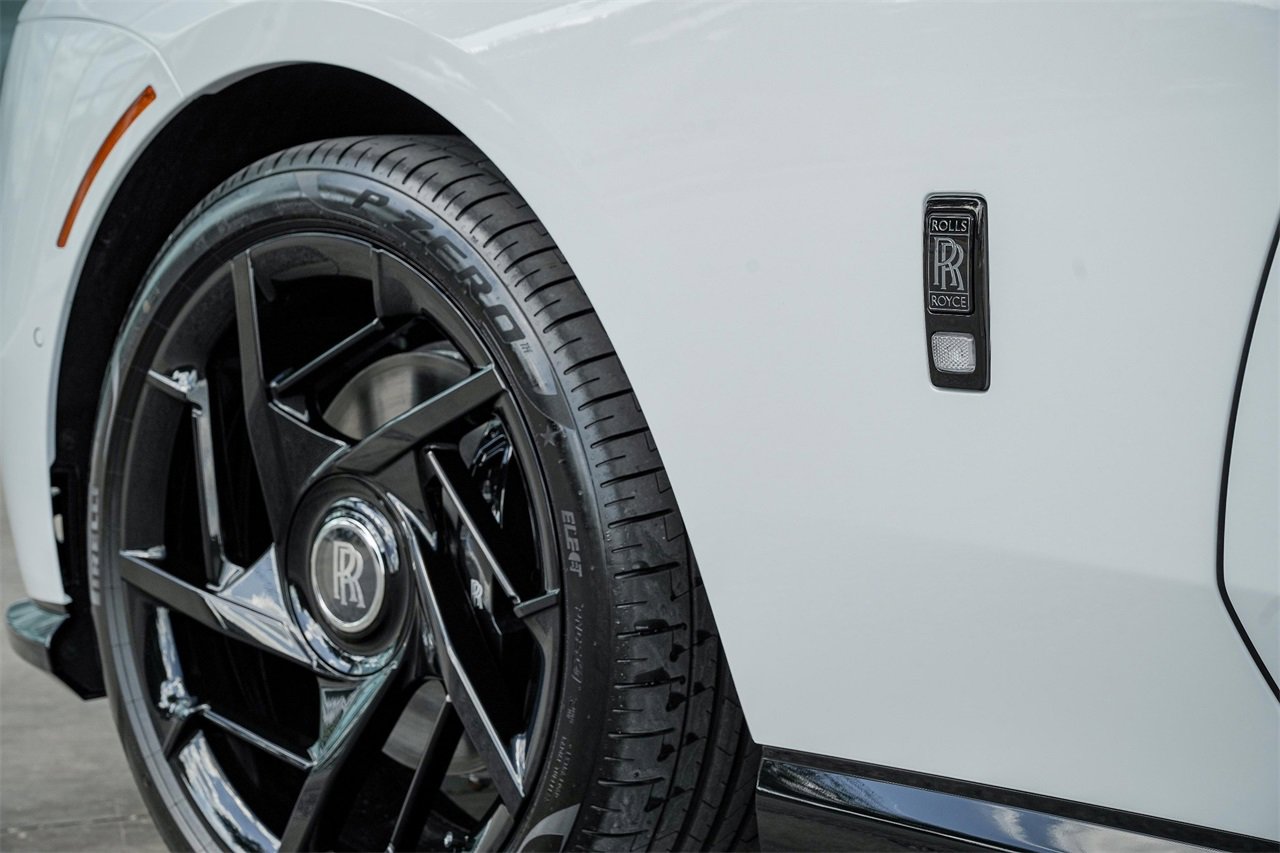 New 2025 Rolls-Royce Spectre Black Badge image 17