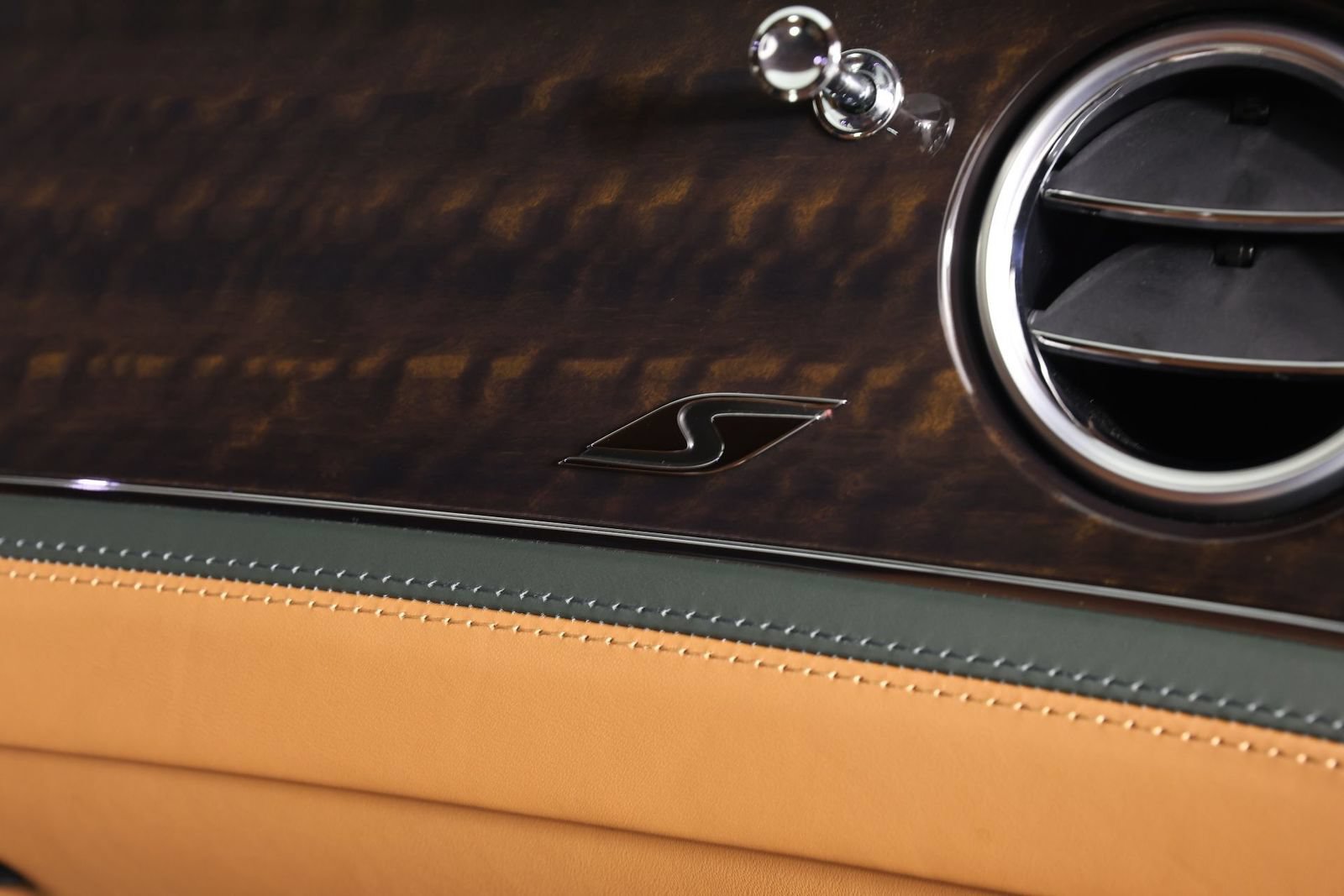 Certified 2023 Bentley Flying Spur S V8 AWD/4WD image 28