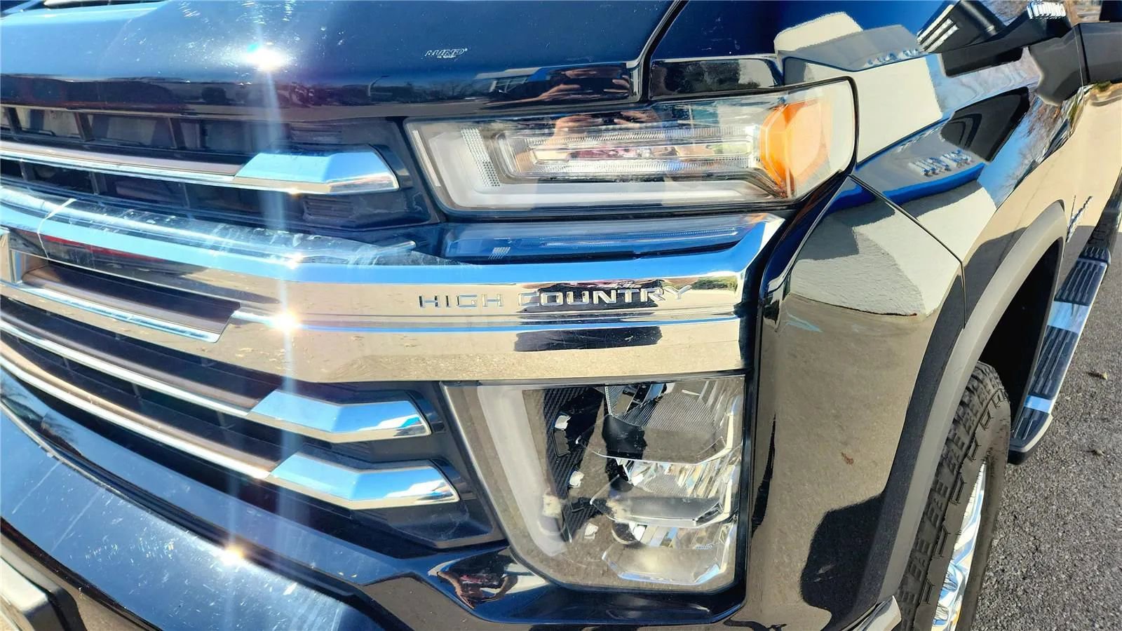 Used 2022 Chevrolet Silverado 3500 High Country w/ Safety Package II image 3