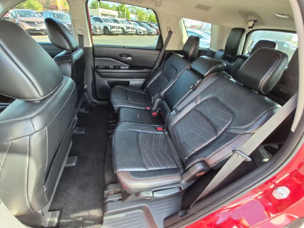 Used 2022 Nissan Pathfinder Platinum w/ Cargo Package FWD image 26