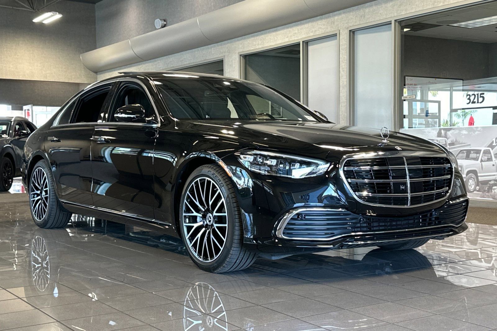 Used 2026 Mercedes-Benz S 500 4MATIC image 2
