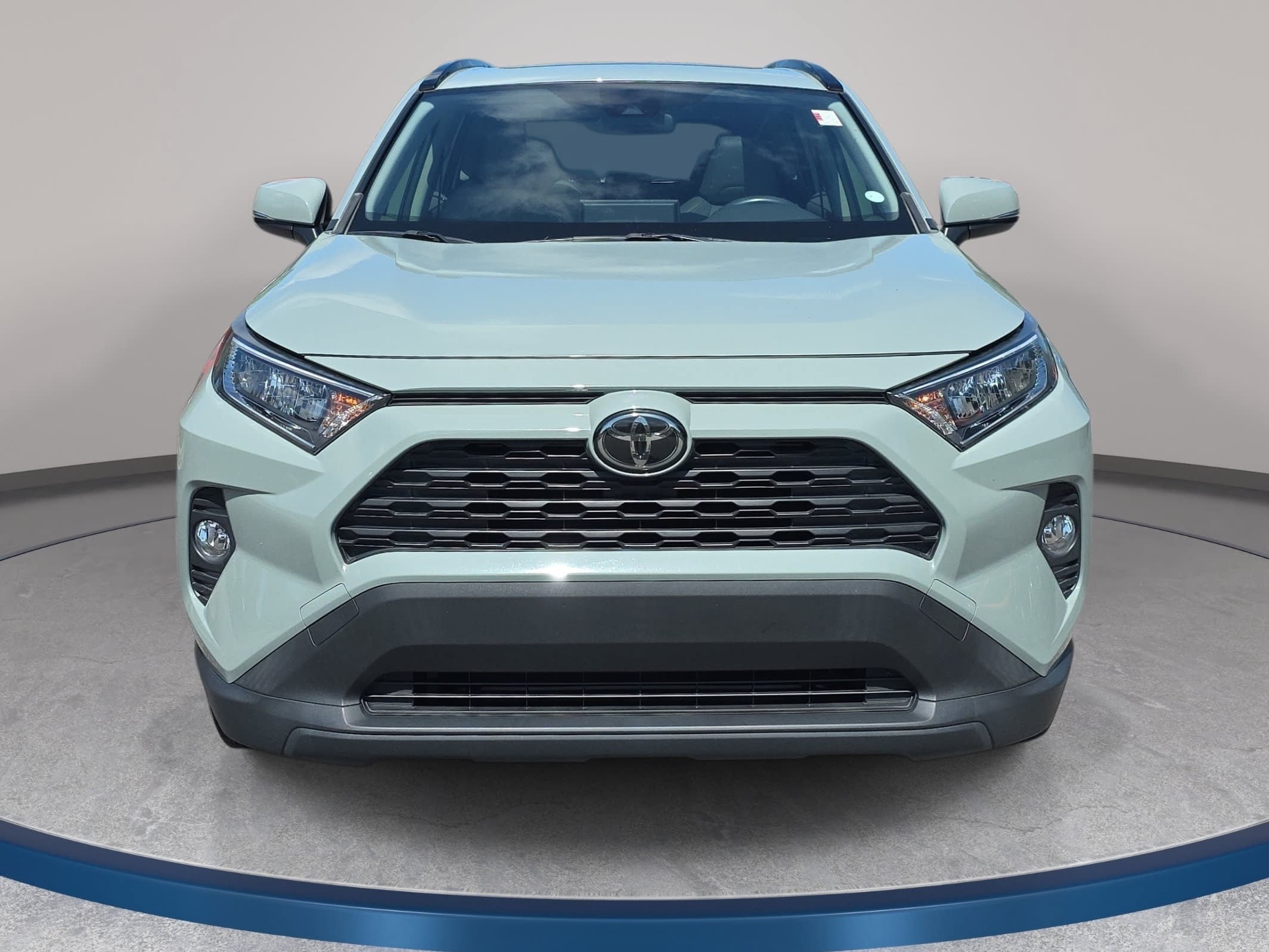 Used 2019 Toyota RAV4 XLE Premium FWD image 2