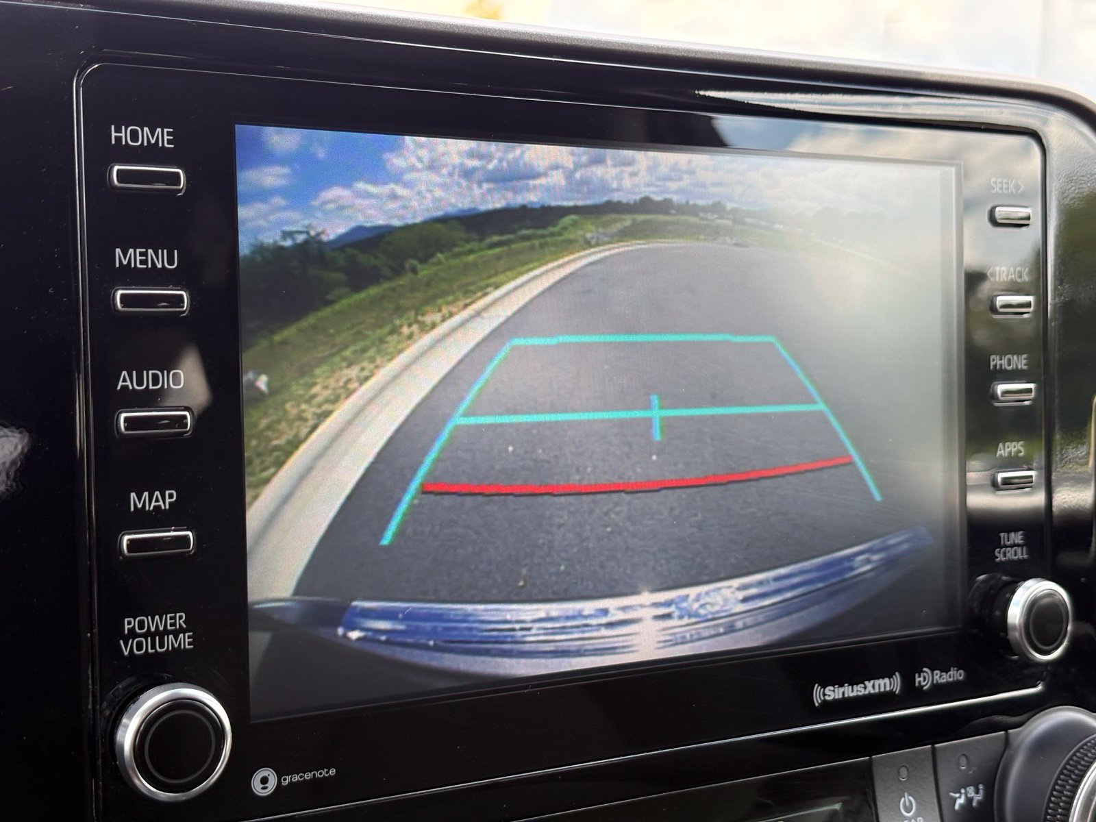 Used 2022 Toyota Highlander LE FWD image 22