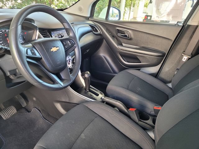 Used 2021 Chevrolet Trax LS w/ Fleet Convenience Package FWD image 10