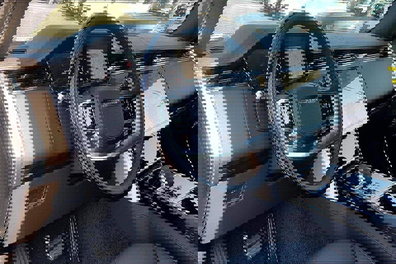 New 2026 Land Rover Range Rover SE image 10