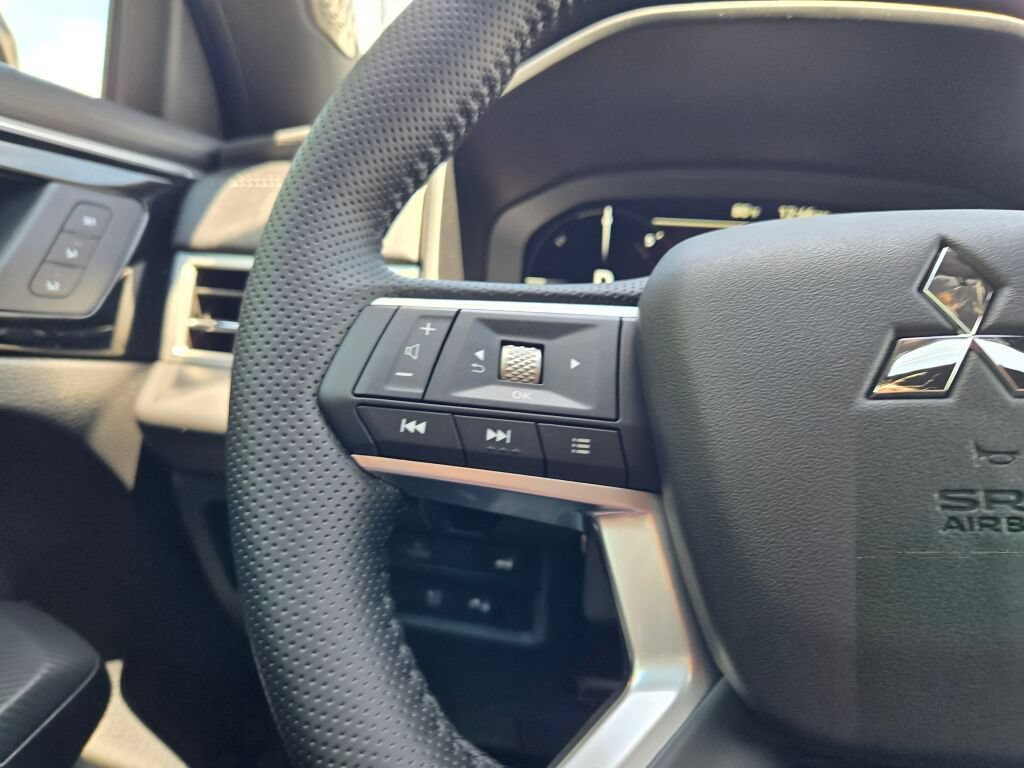 New 2026 Mitsubishi Outlander 4WD Plug-In Hybrid image 32
