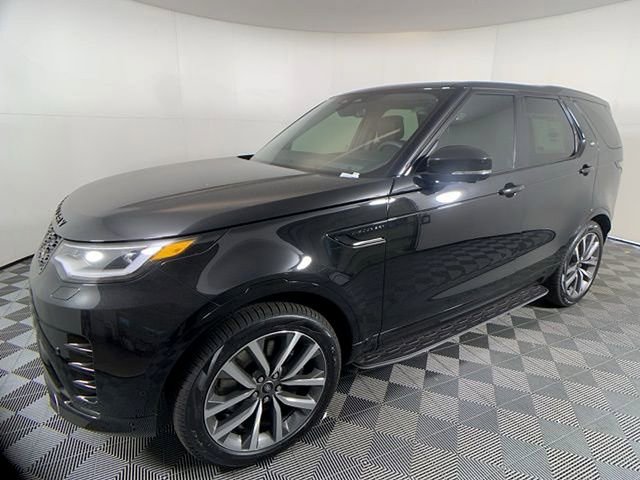 Certified 2025 Land Rover Discovery Dynamic SE image 3