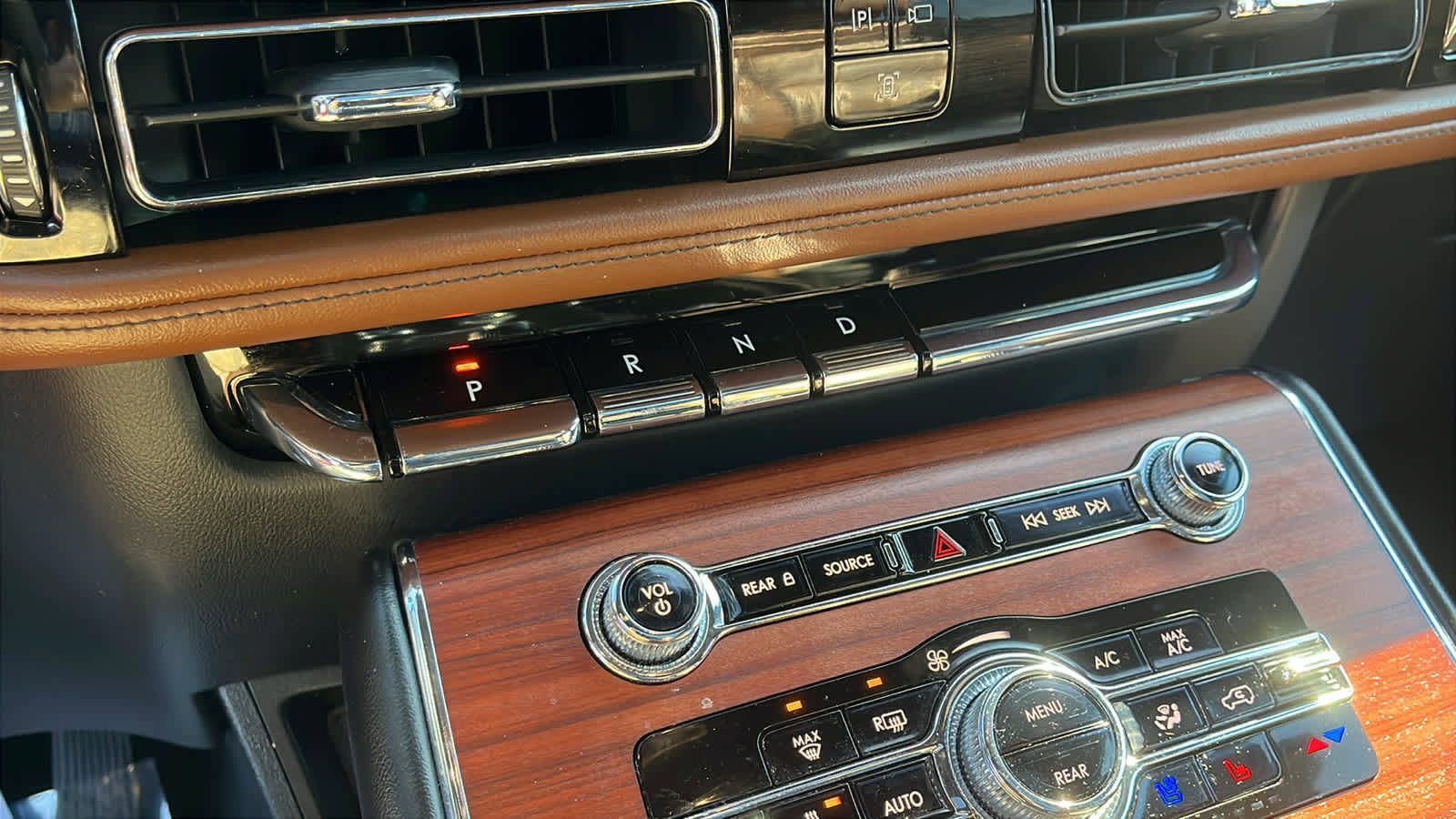 Used 2023 Lincoln Aviator Reserve w/ Equipment Group 201A image 17