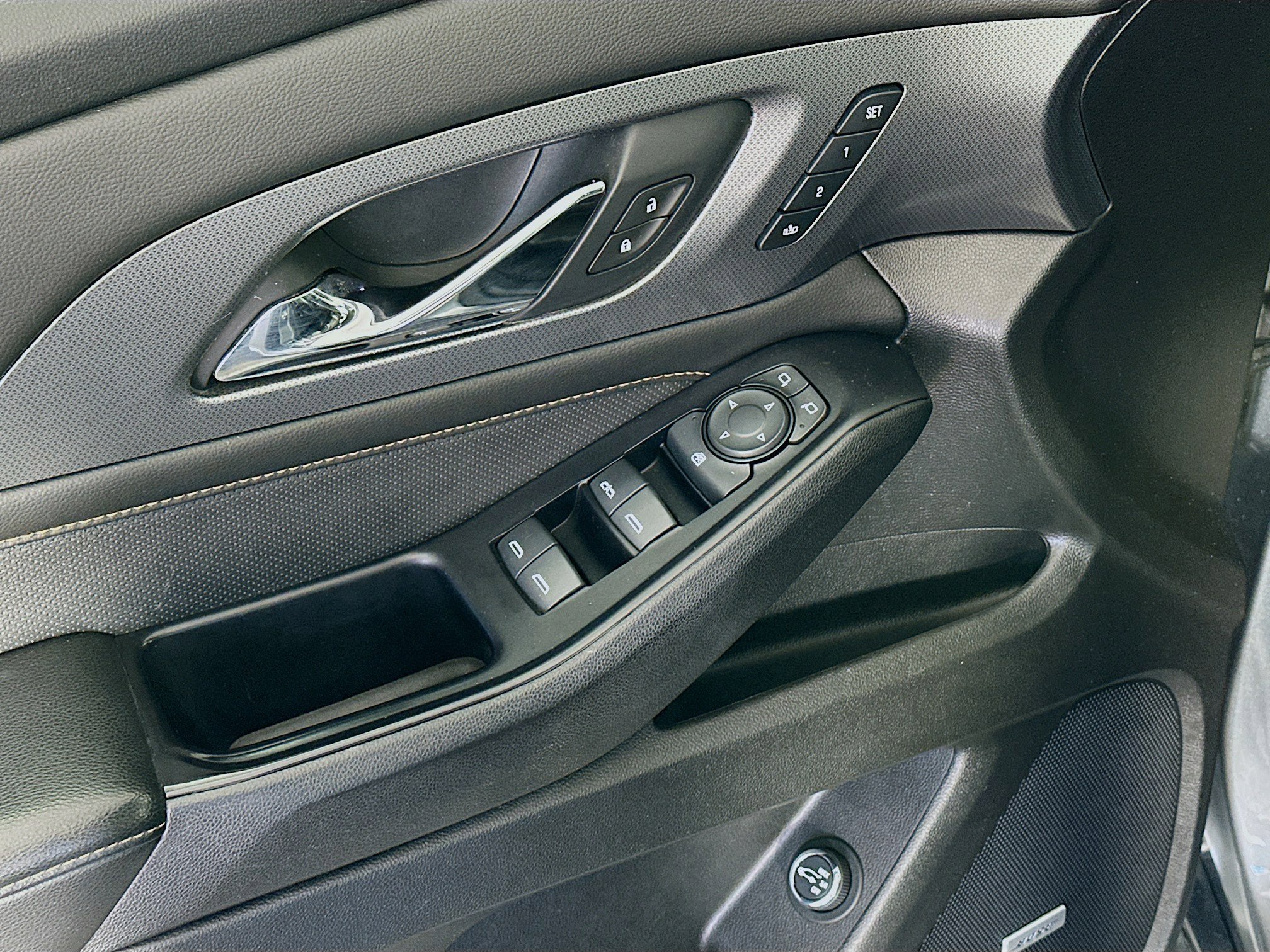 Used 2018 Chevrolet Traverse Premier image 15