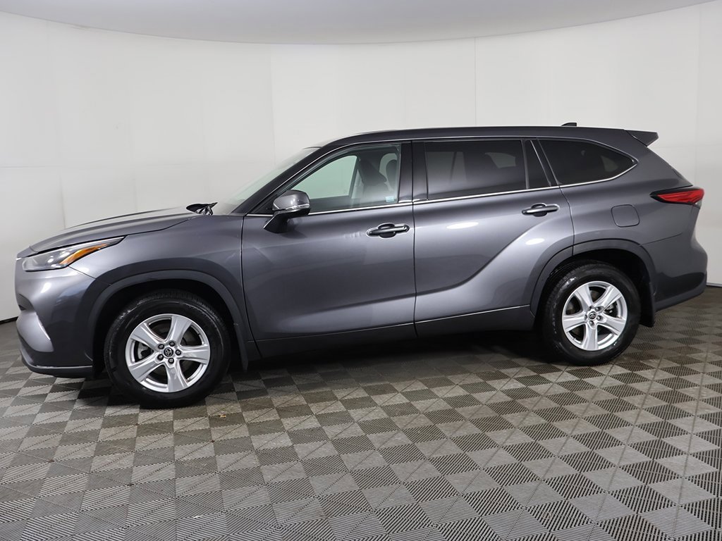 Used 2022 Toyota Highlander LE image 16