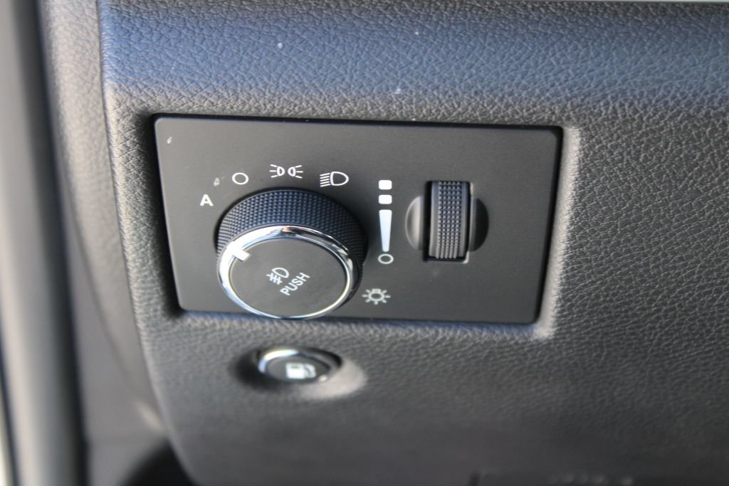 Used 2021 Jeep Grand Cherokee Limited RWD image 30