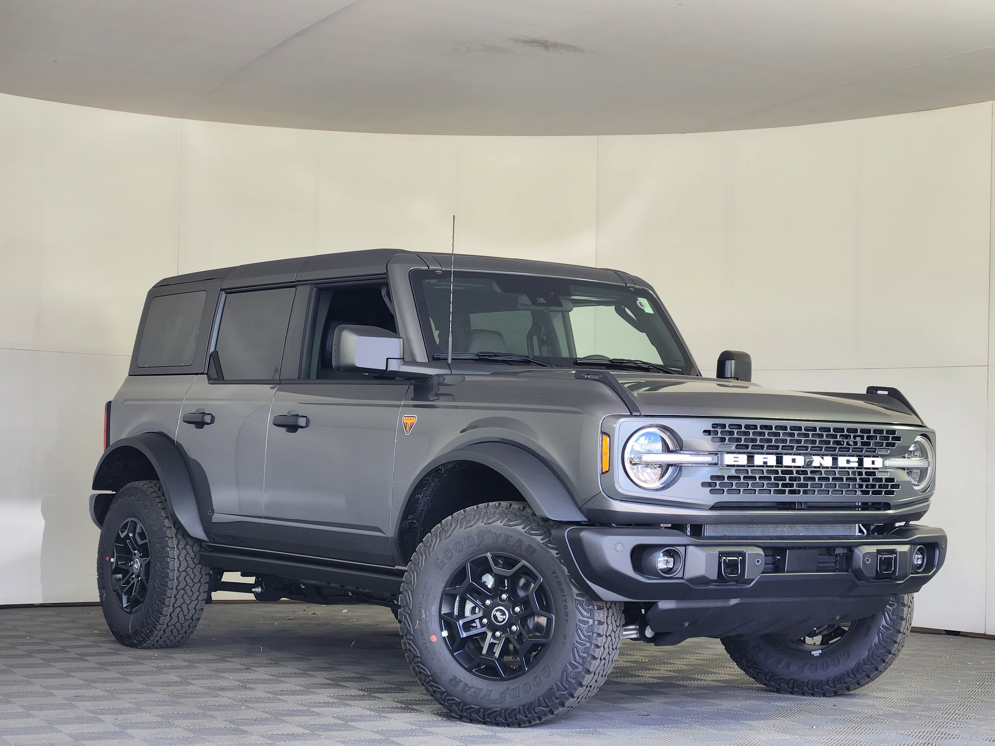 New 2026 Ford Bronco Badlands AWD/4WD image 1