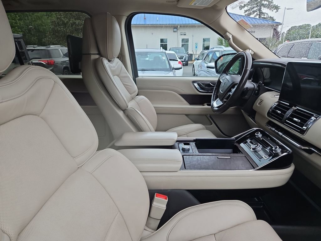 Used 2018 Lincoln Navigator Reserve w/ Technology Package AWD/4WD image 8