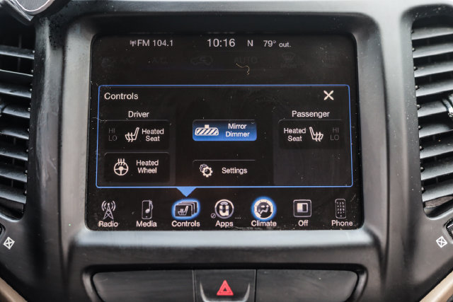 Used 2015 Jeep Cherokee Latitude w/ Comfort/Convenience Group AWD/4WD image 42