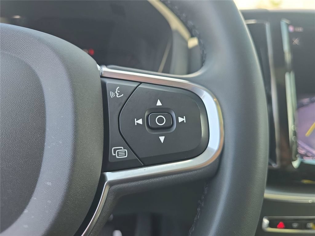 Used 2023 Volvo XC60 B5 Core w/ Climate Package FWD image 21