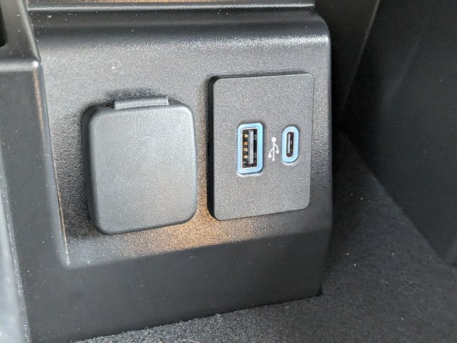 Used 2023 Ford Explorer XLT RWD image 23