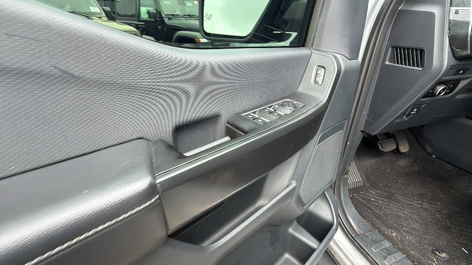 Used 2025 Ford F150 STX w/ Equipment Group 200A AWD/4WD image 15