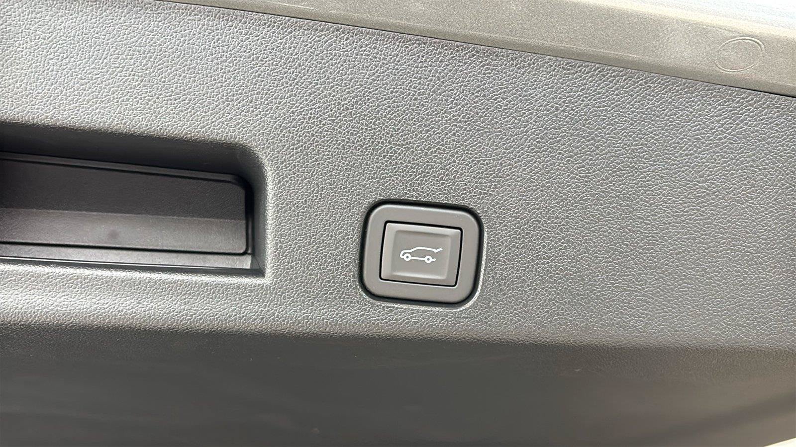New 2026 GMC Acadia Elevation w/ Elevation Premium Package FWD image 17