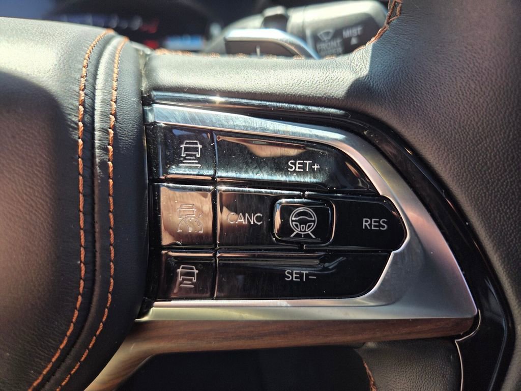 Used 2025 Jeep Grand Cherokee Summit AWD/4WD image 20