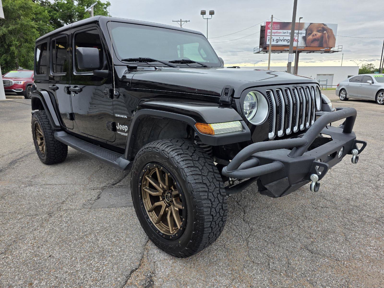 Used 2018 Jeep Wrangler Unlimited Sahara w/ Dual Top Group AWD/4WD image 3