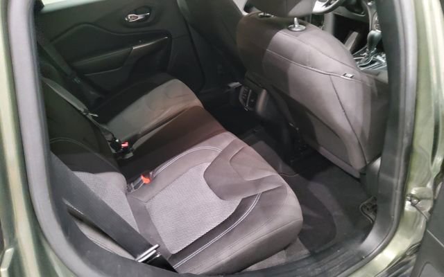 Used 2021 Jeep Cherokee Latitude AWD/4WD image 13