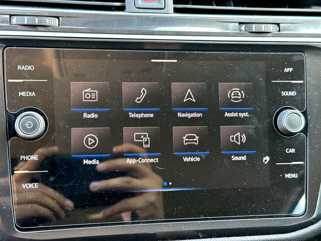 Certified 2024 Volkswagen Tiguan SE FWD image 24