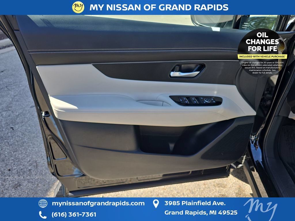 Used 2025 Nissan Murano SV AWD/4WD image 11