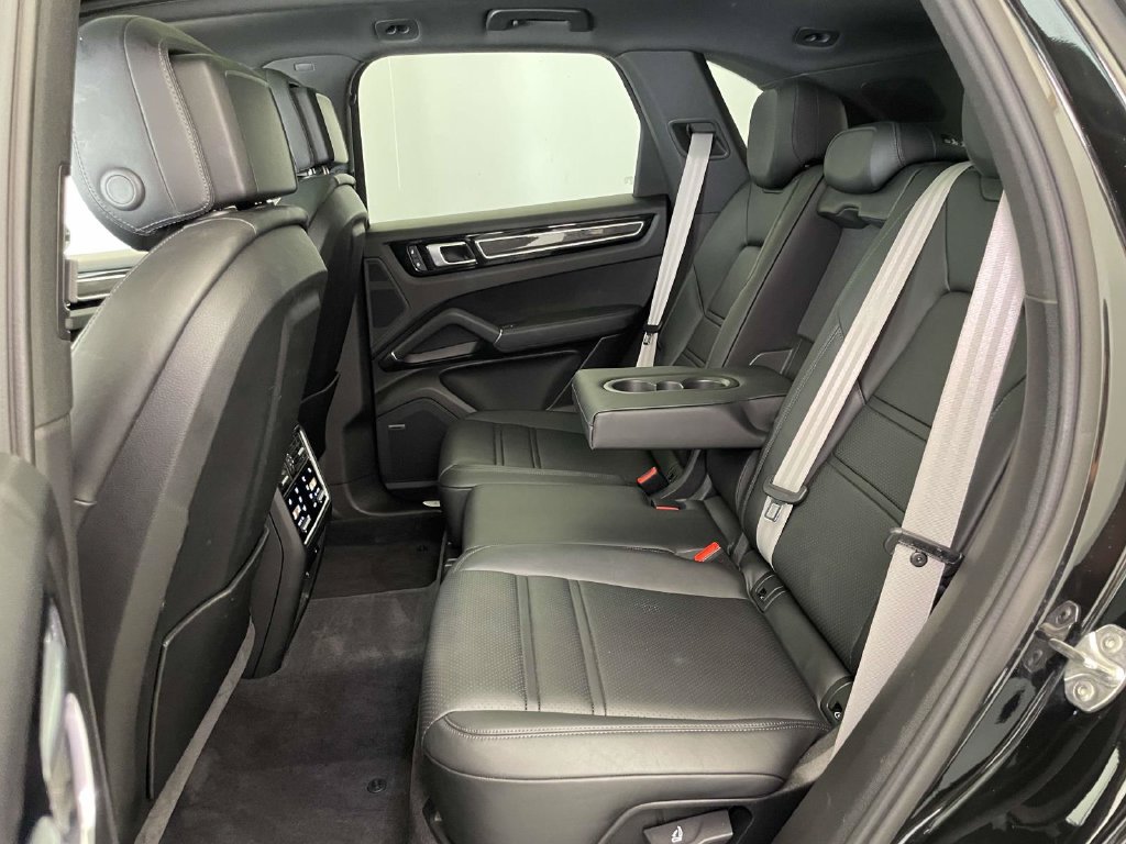 Certified 2023 Porsche Cayenne S Platinum AWD/4WD image 19
