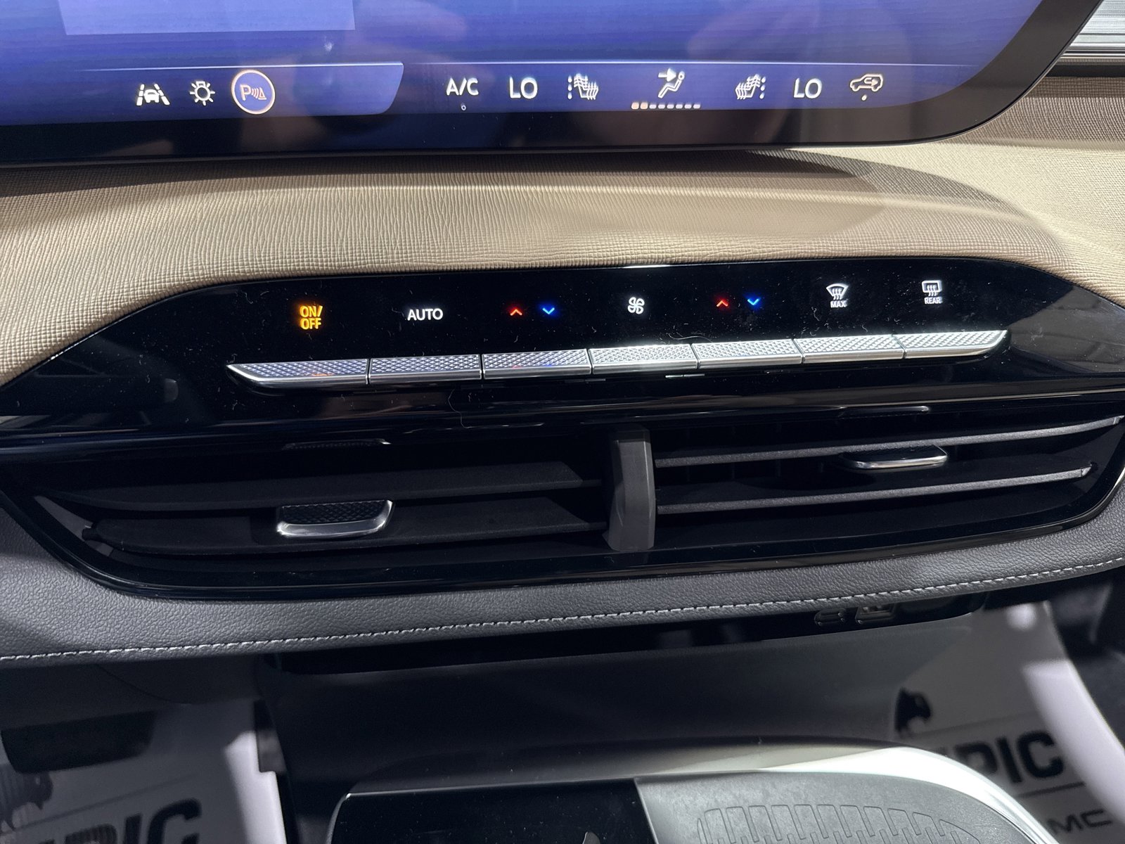 New 2026 Buick Enclave Preferred w/ Power Package image 25