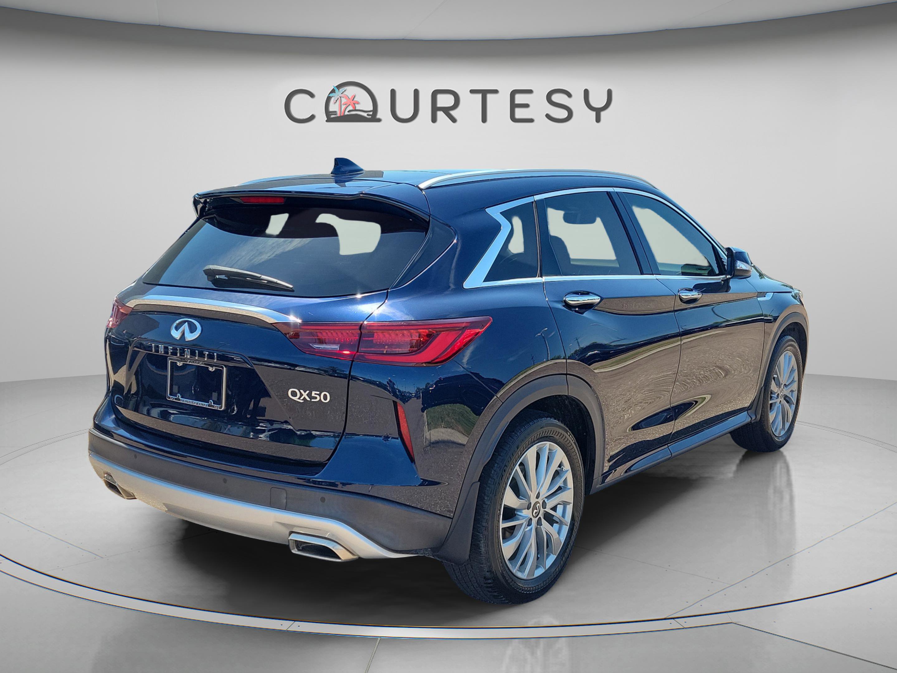 Certified 2023 INFINITI QX50 Luxe FWD image 3