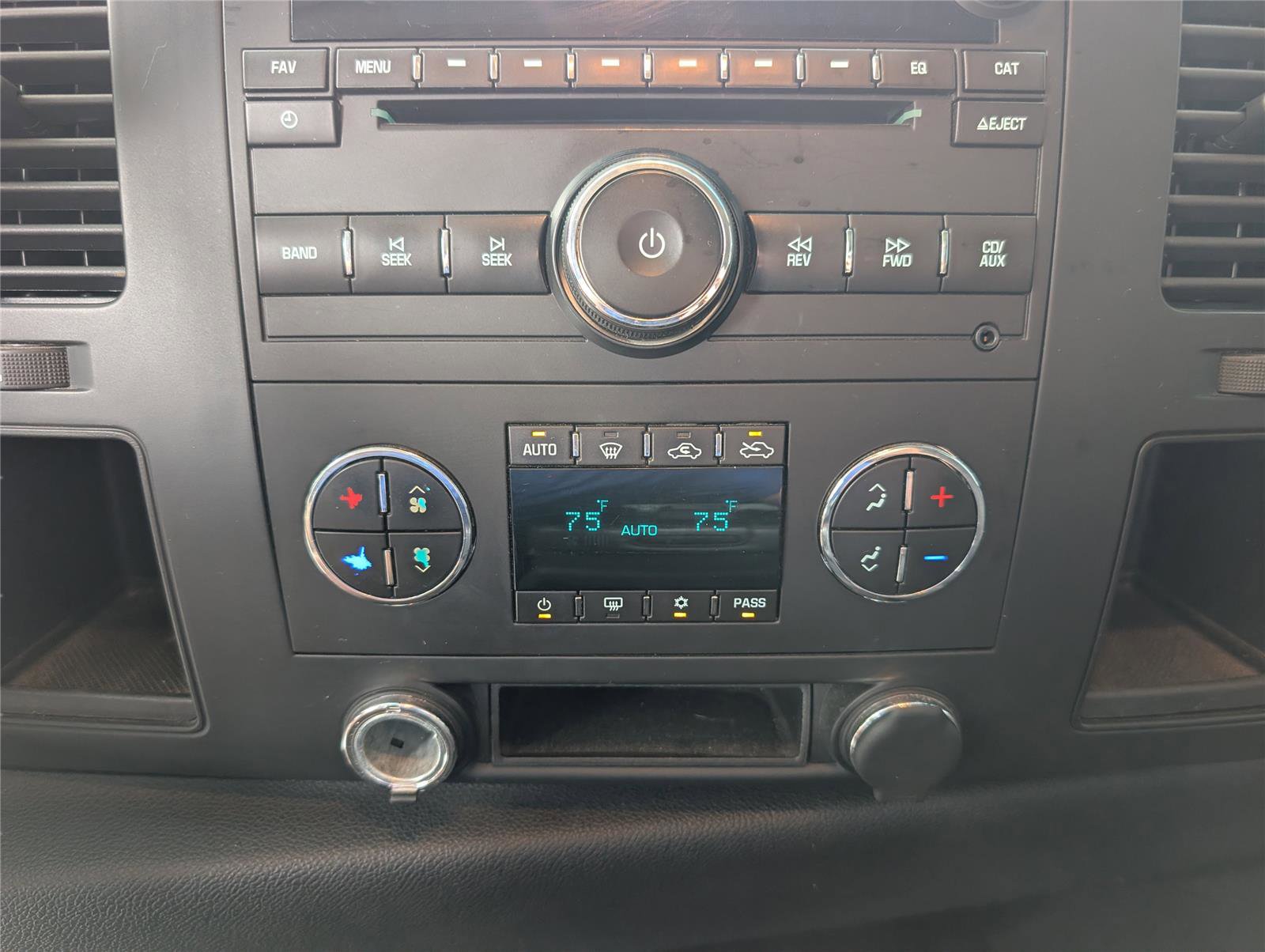 Used 2007 GMC Sierra 2500 SLE w/ EZ-Lift Tailgate Package RWD image 16