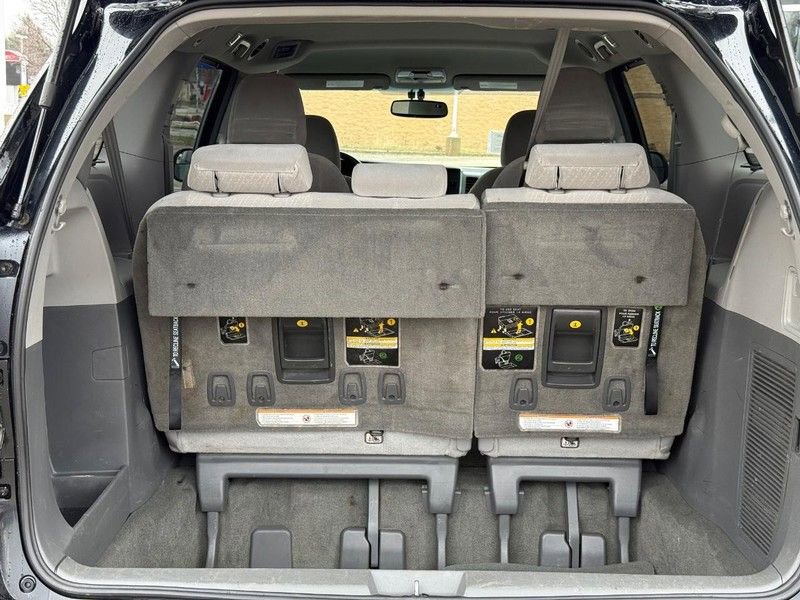 Used 2017 Toyota Sienna LE AWD/4WD image 9