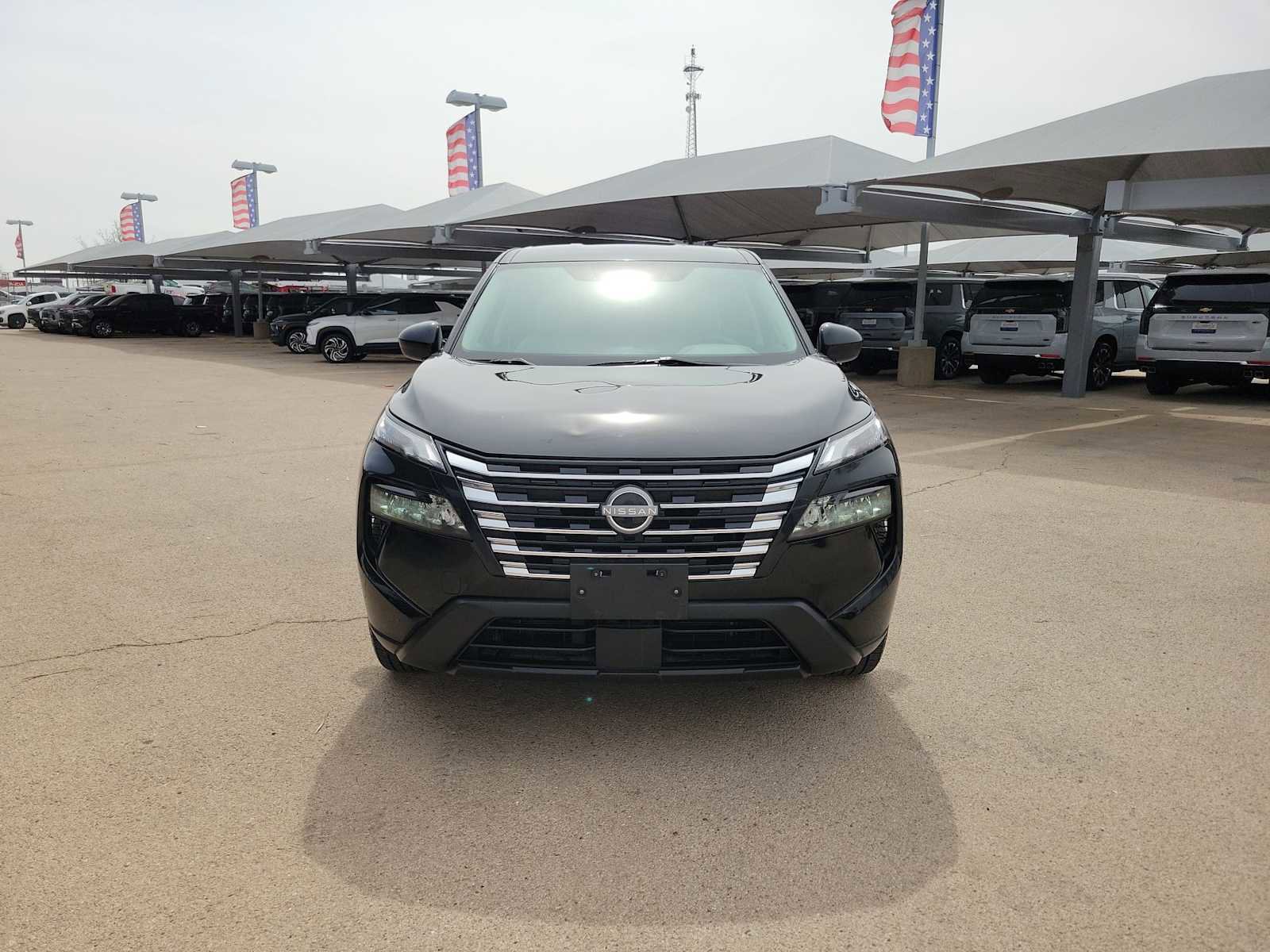 Used 2024 Nissan Rogue SV image 3