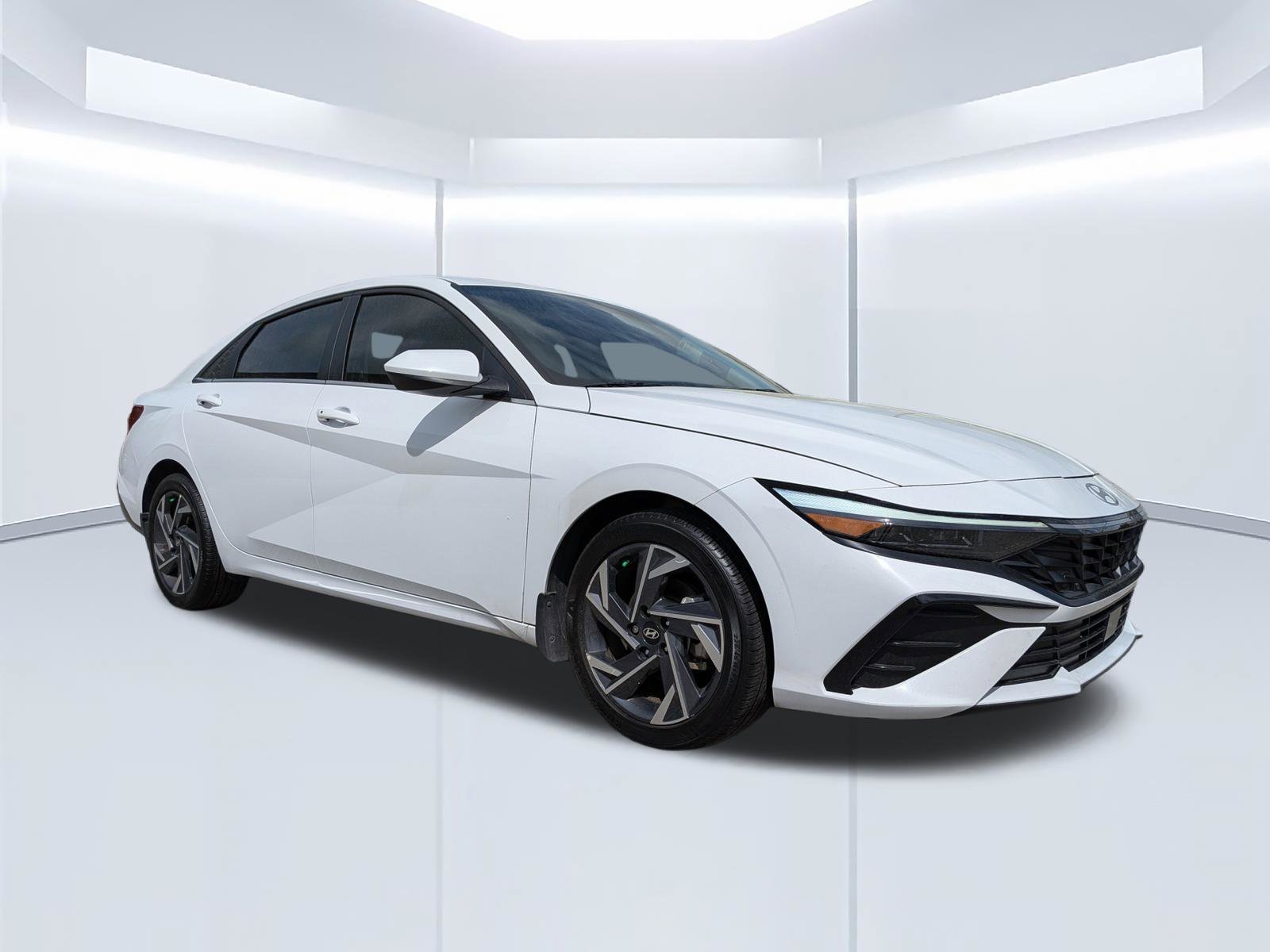 Certified 2025 Hyundai Elantra SEL FWD image 2
