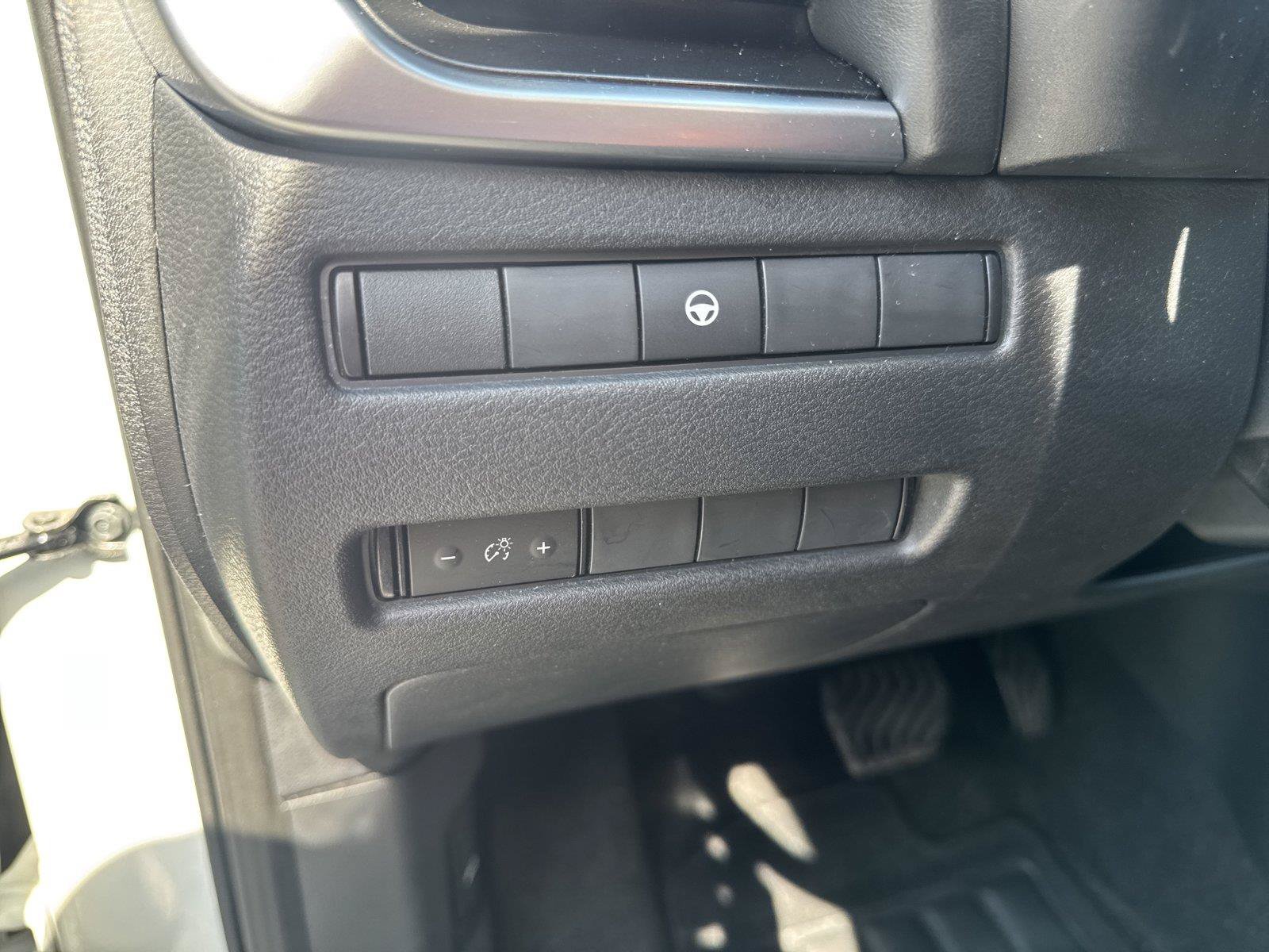 Used 2023 Nissan Rogue SV FWD image 14