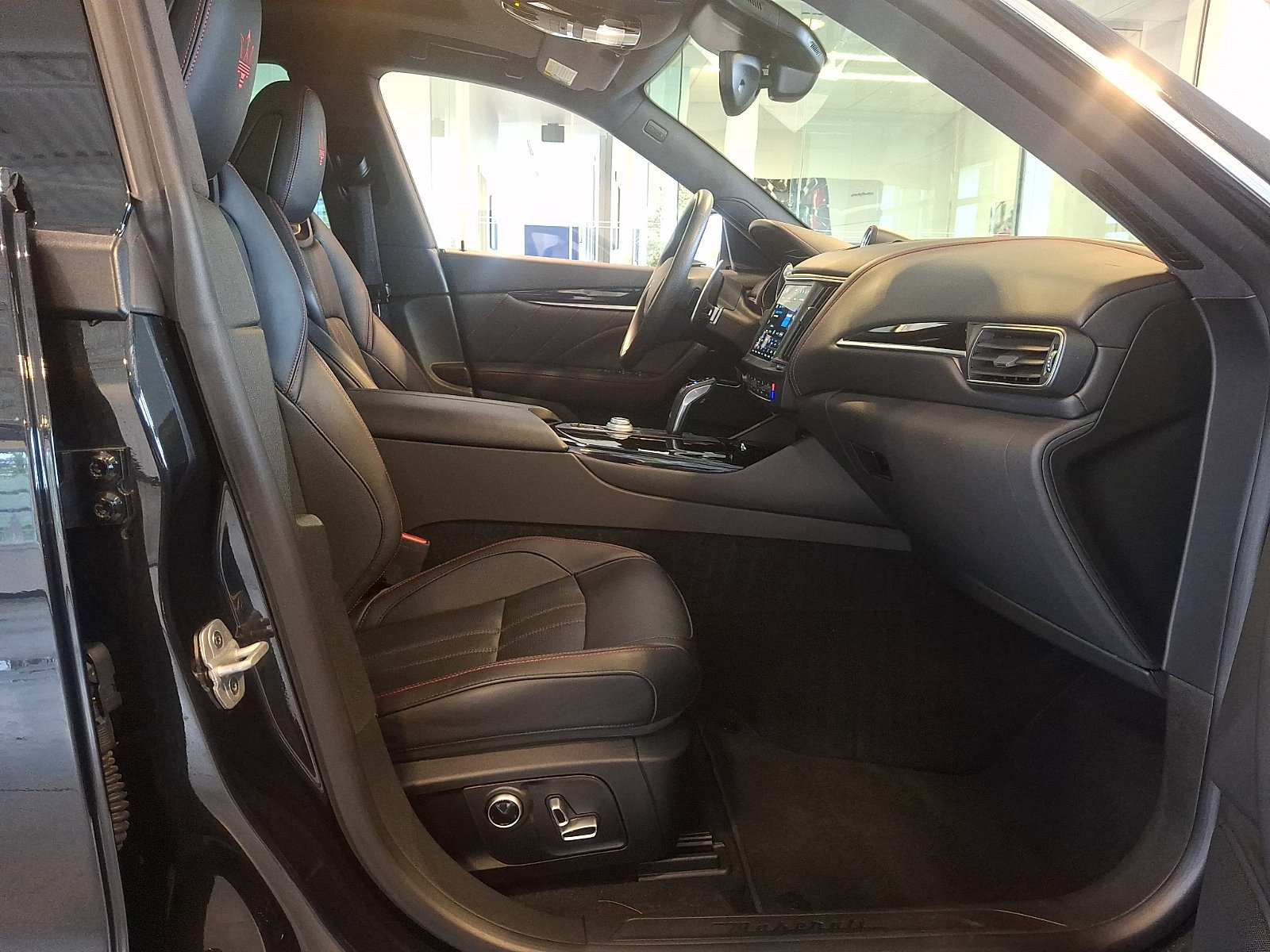 Used 2024 Maserati Levante GT Ultima AWD/4WD image 31