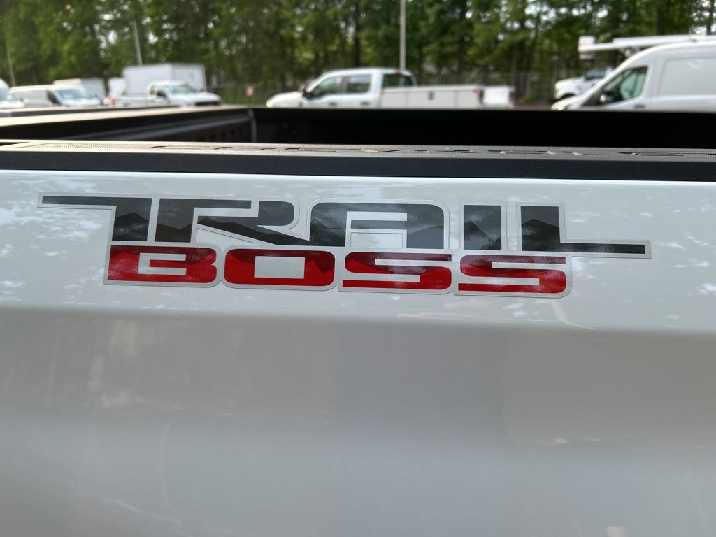 Used 2024 Chevrolet Silverado 1500 LT Trail Boss w/ Convenience Package II AWD/4WD image 10